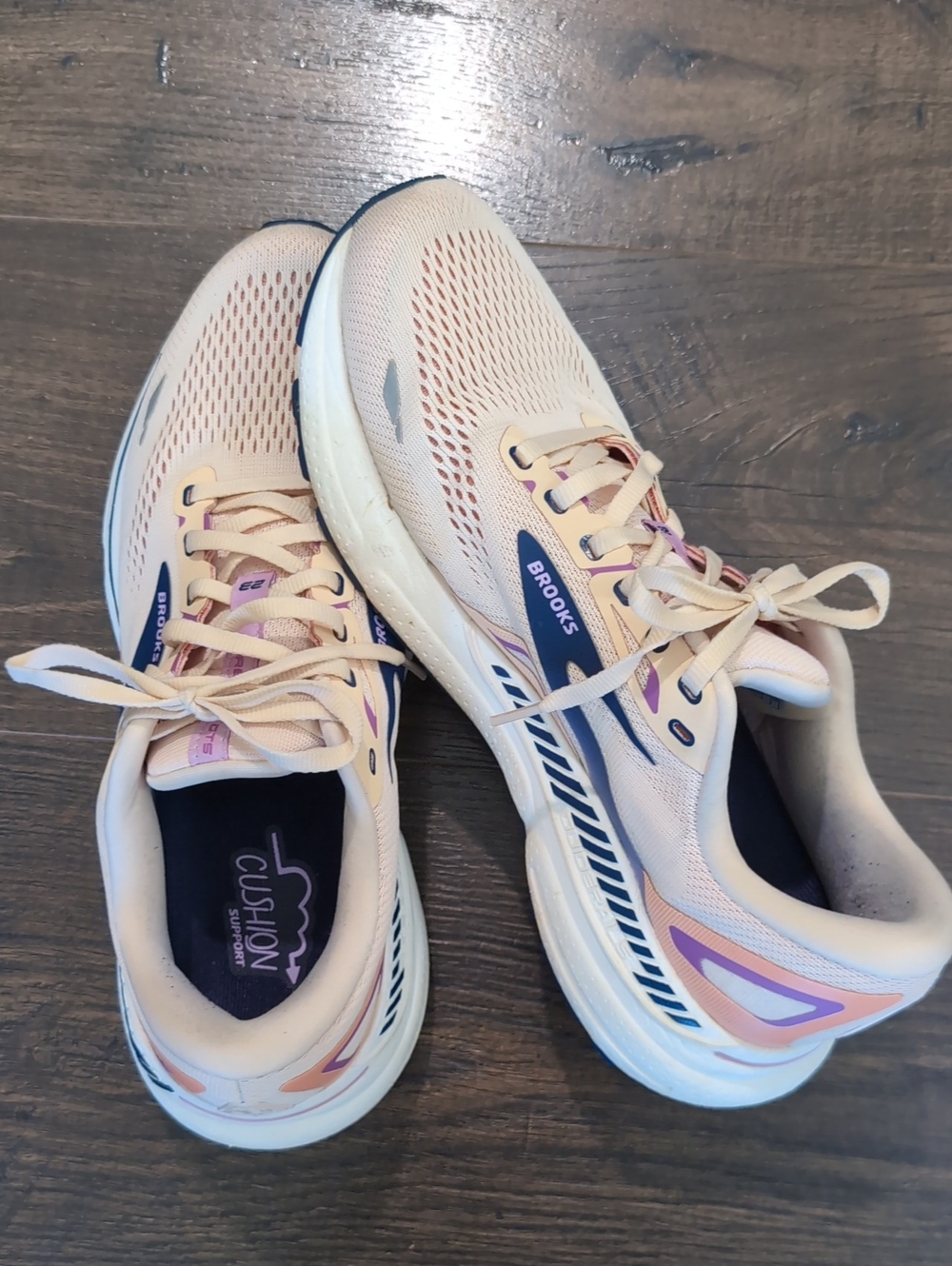 Brooks Adrenaline GTS 23 - Running Shoe